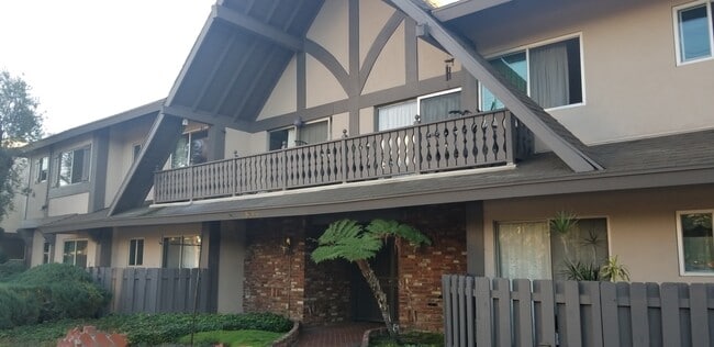 Building Photo - 15444 Vanowen St