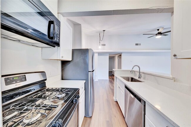 Building Photo - 3514 Southridge Dr