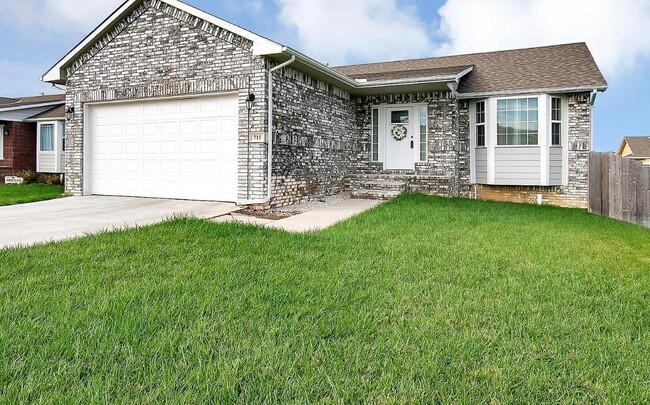 Building Photo - 715 Cherrywood Cir