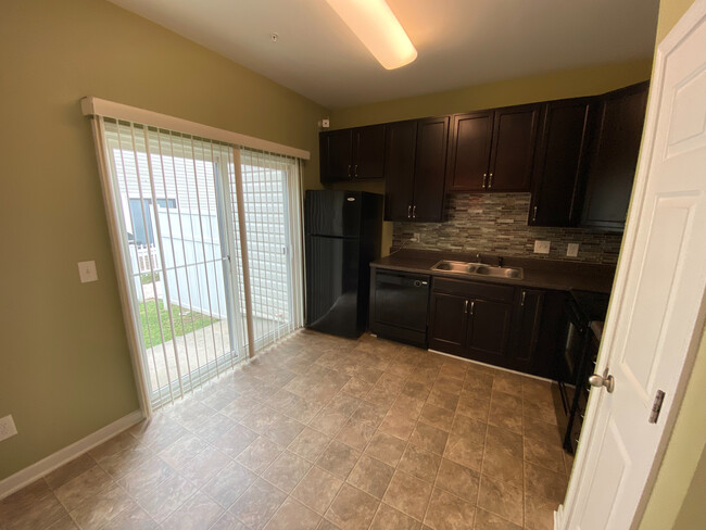 Foto del edificio - Room in Townhome on Coalinga Lane