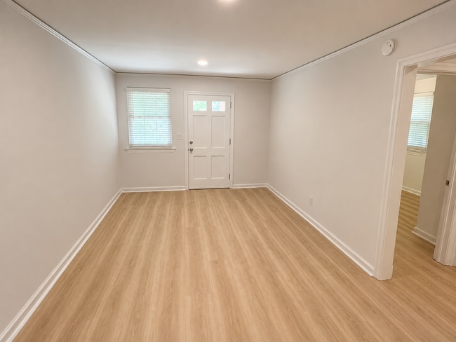 Building Photo - Earlewood duplex