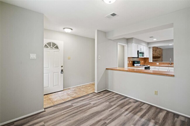 Building Photo - 51 S High Oaks Cir