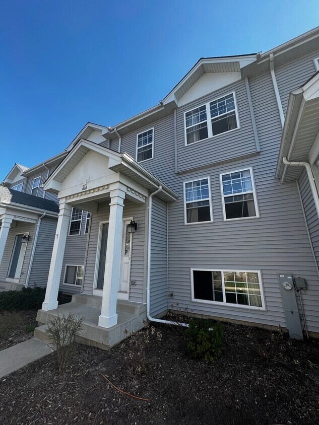 616 Triumph Ct, Hainesville, IL 60073 Townhome Rentals in Hainesville