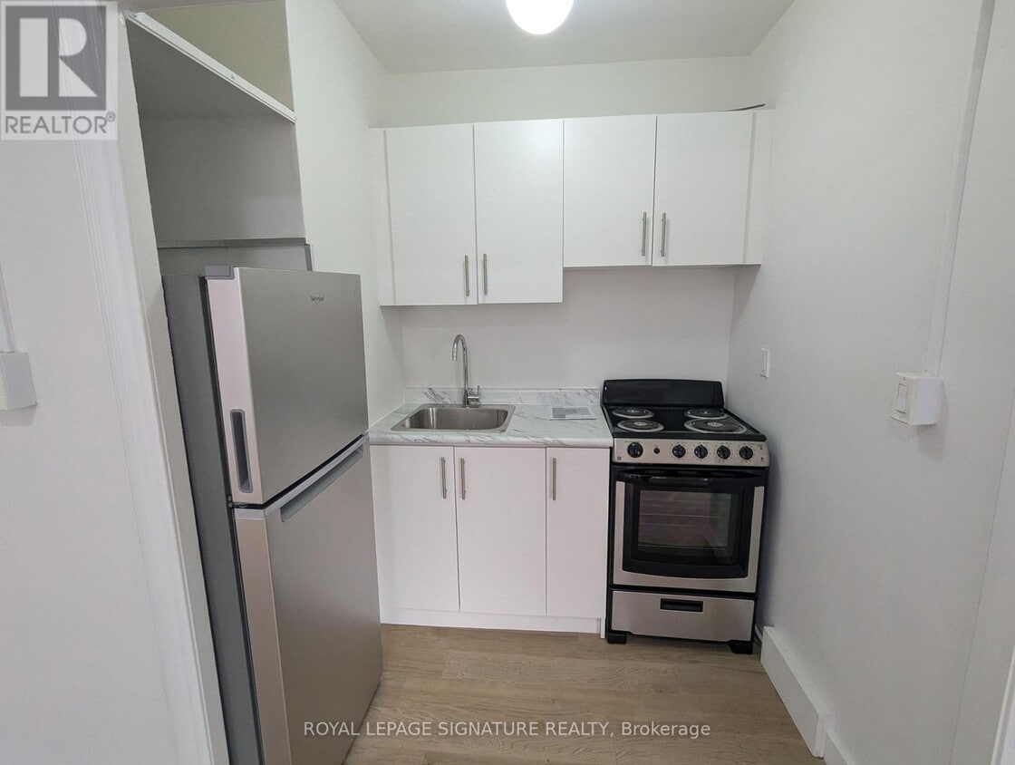 Primary Photo - 44 Balliol St