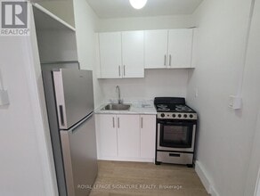 Building Photo - 44 Balliol St