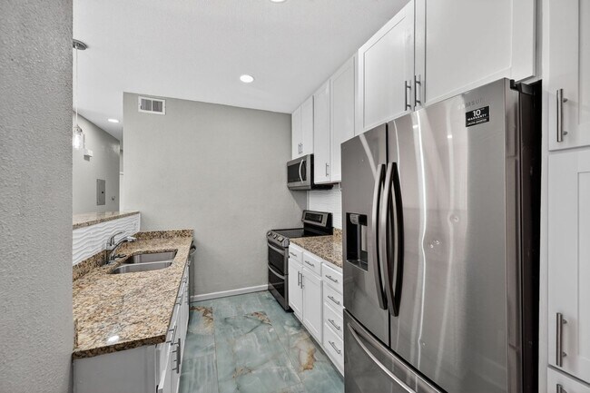 Foto del edificio - 10784 W 63rd Pl