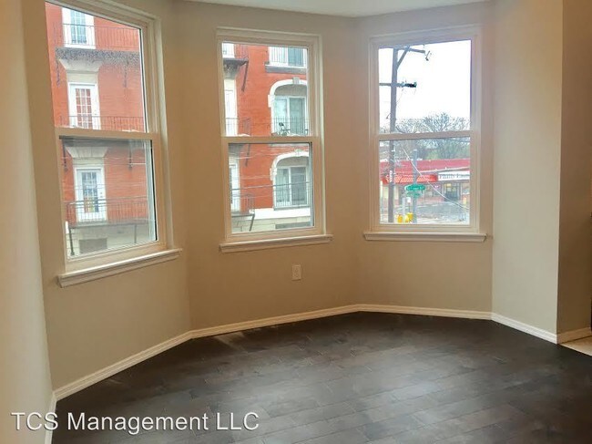 Building Photo - 5052 Walnut St