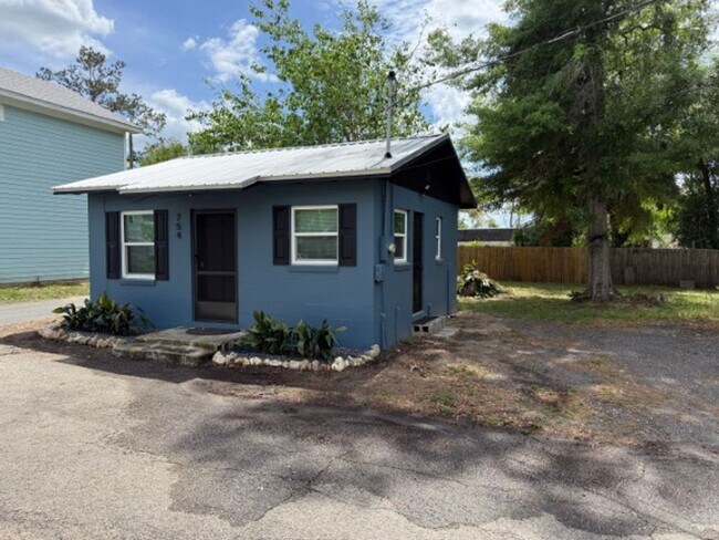 Foto del edificio - 1 Bedroom, 1 Bath Cottage
