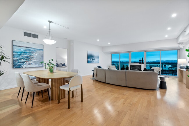 Building Photo - 13600 MARINA POINTE Dr
