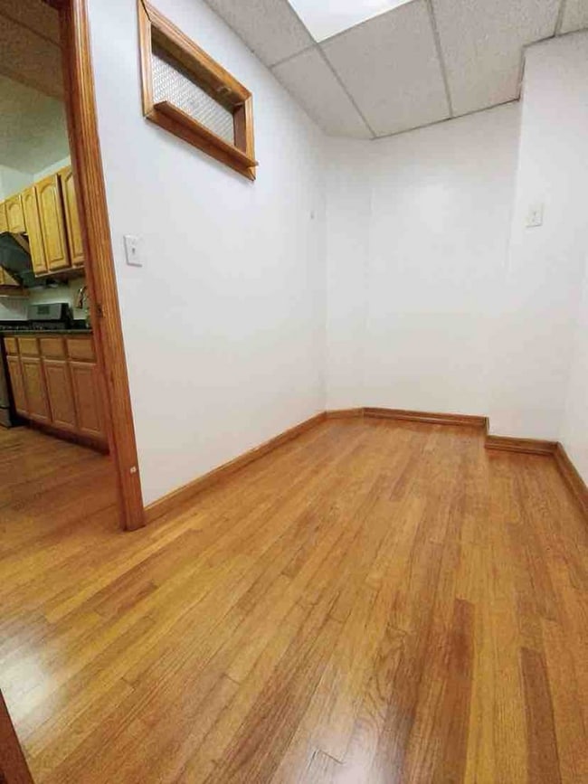 Building Photo - 2014 W 7th St