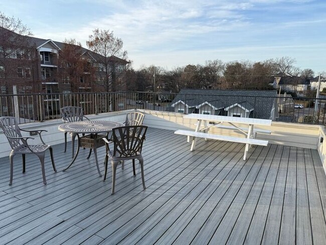 Foto del edificio - Modern 1 Bedroom Condo in the Heart of Melrose