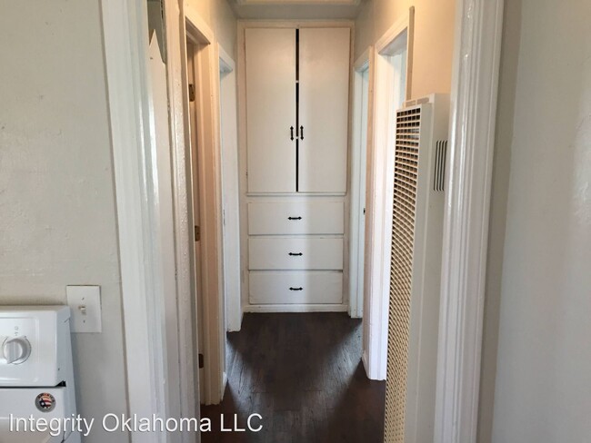 Building Photo - 2 br, 1 bath House - 507 West Rickenbacker...