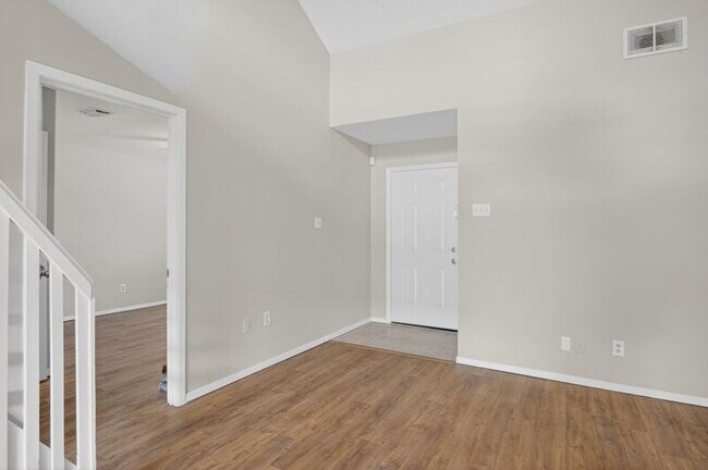 Building Photo - 609 Trout St