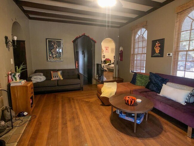 Building Photo - 3111 Harris Park Ave