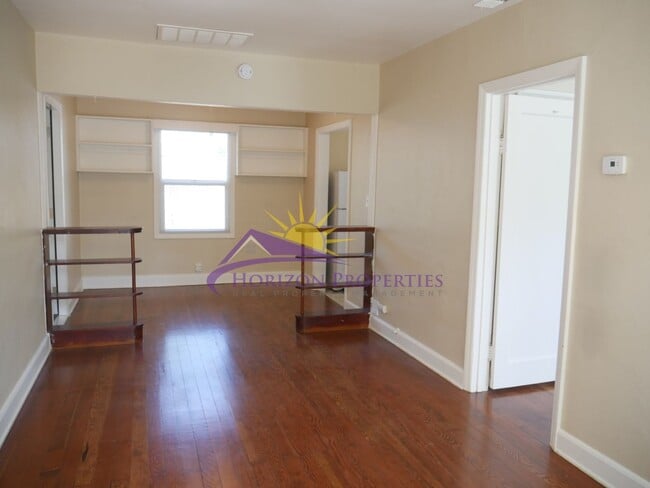 Building Photo - 1 Bed 1 Bath 500sq ft. Cottage in Colonial...