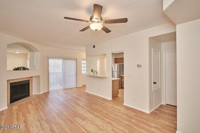 Building Photo - 930 N Mesa Dr