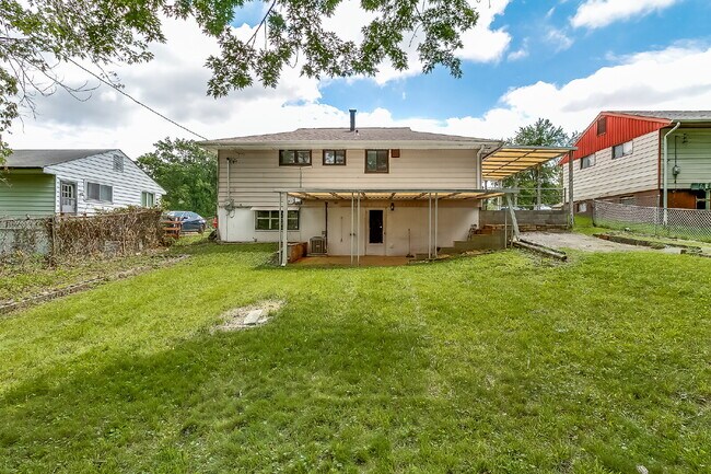 Foto del edificio - "Charming 3-Bedroom Retreat in St. Louis with Spacious Living!"