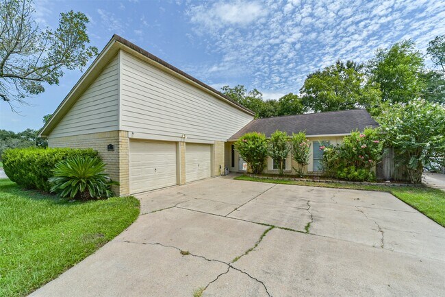 Foto del edificio - 2122 Clemson Dr