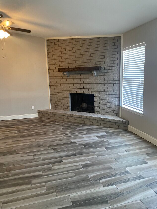 Living Room - 832 Hardy Springs Cir