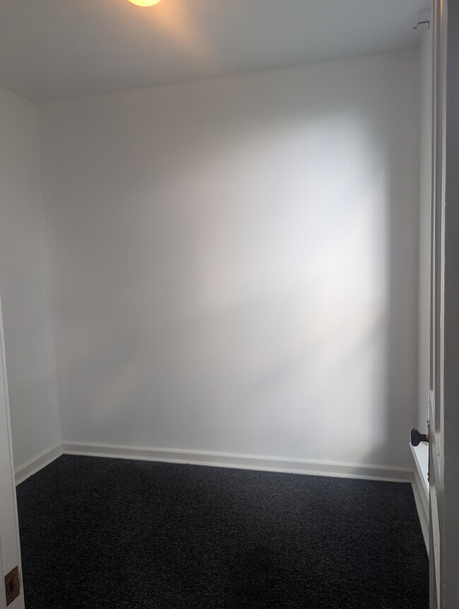 Den/Office - 1230 W Hubbard St