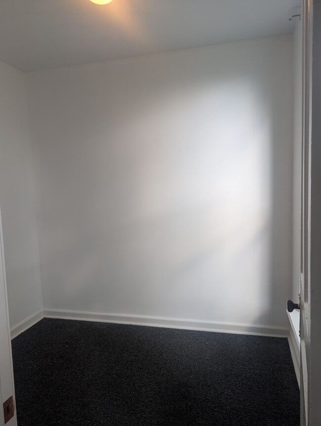 Den/Office - 1230 W Hubbard St