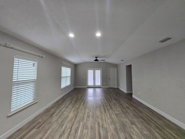 Foto del edificio - 3/2 Home in Oak View Village