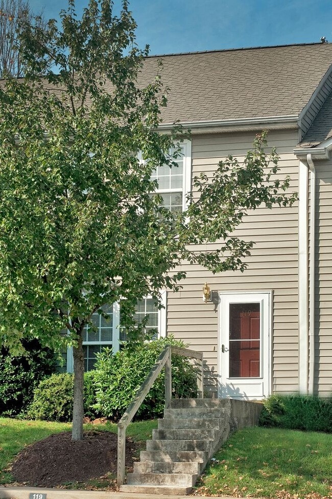 Foto del edificio - 119 Waterbury Ct