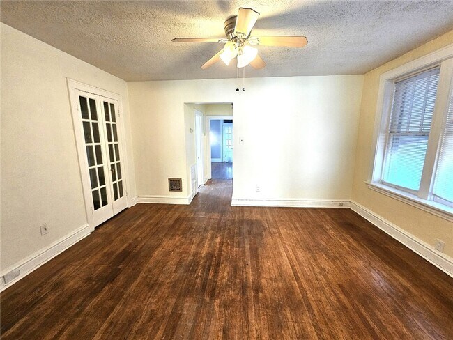 Foto del edificio - 4953 Holly Hills Ave