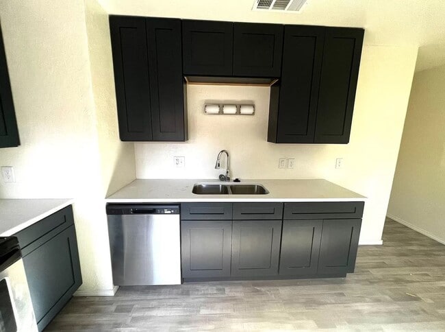 Building Photo - 1403 Churing Dr