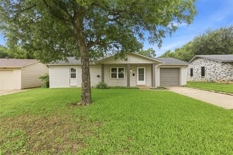 Building Photo - 611 Crane Dr