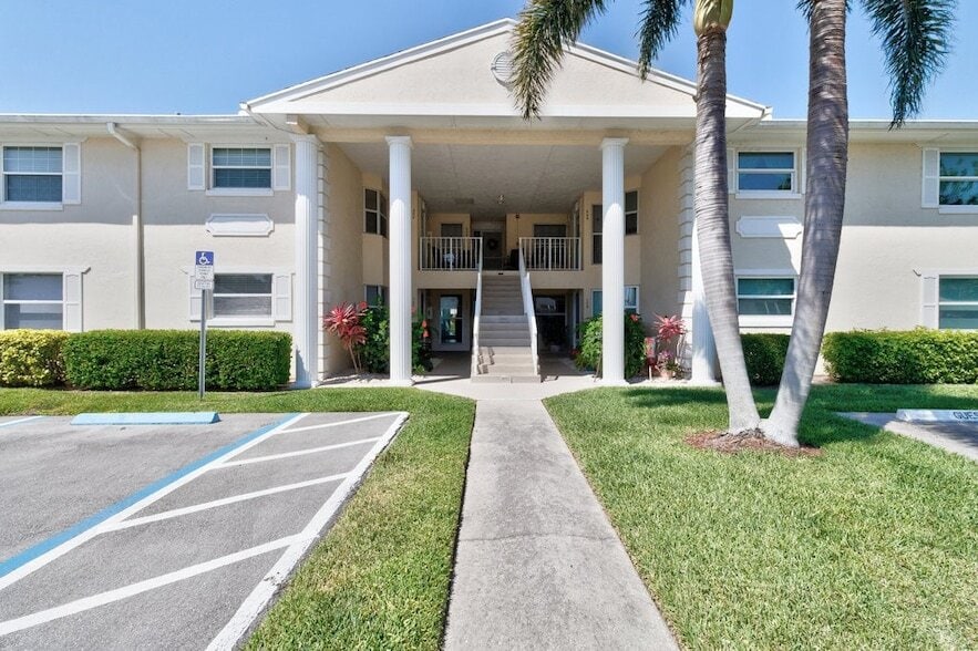 Foto principal - 830 Lake Orchid Cir