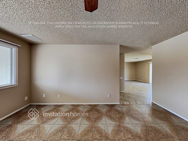 Building Photo - 8639 W Clarendon Ave