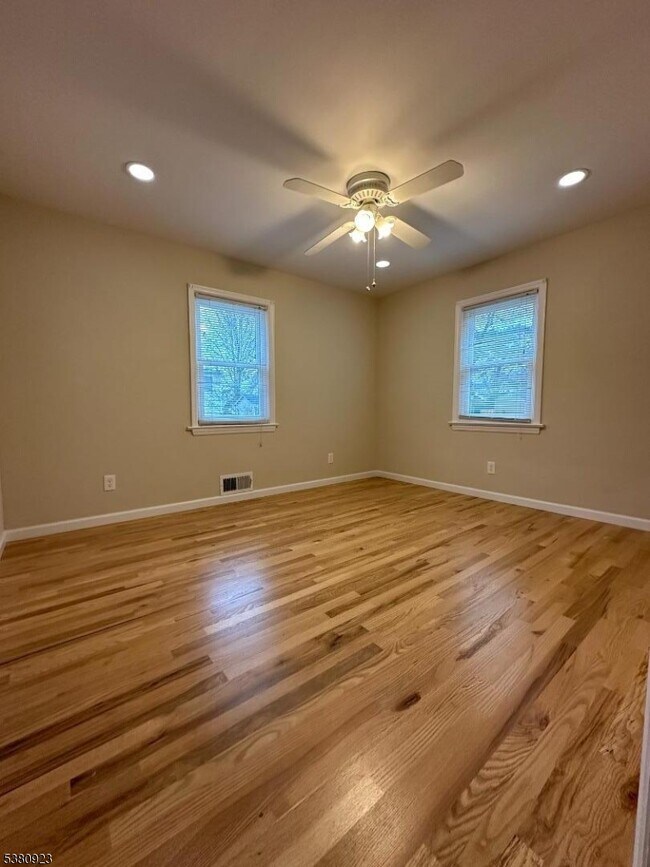 Foto del edificio - 15 Cottage Ln