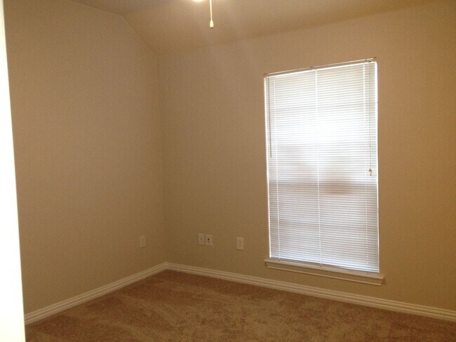 Foto del edificio - Beautiful Townhome Available for Pre-lease!