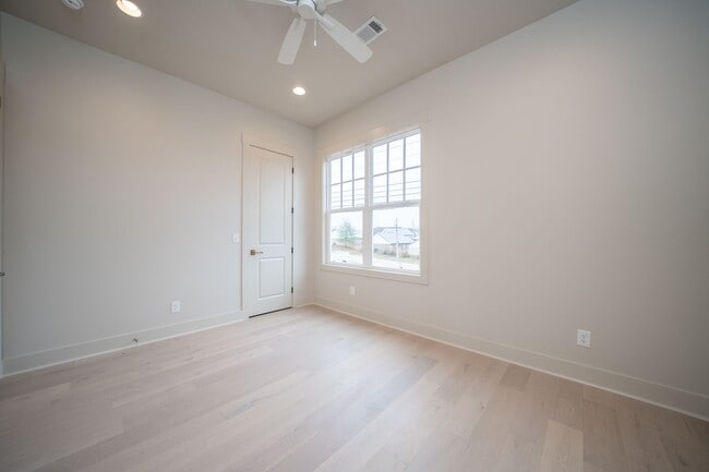 Building Photo - 3BR/3BA For Rent