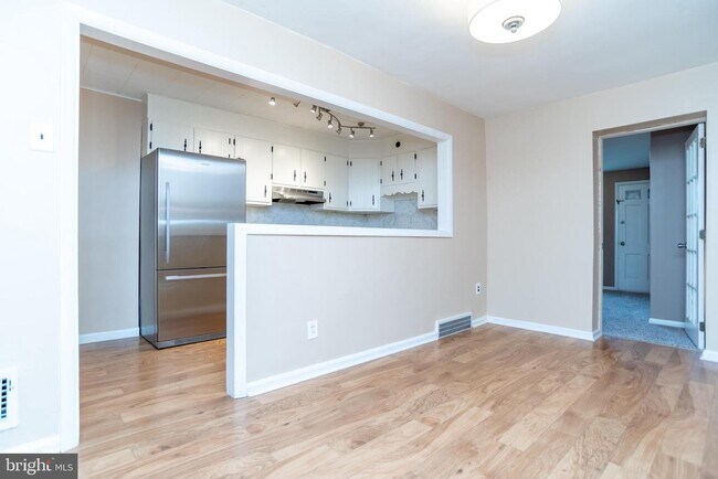 Building Photo - 797 3rd Ave