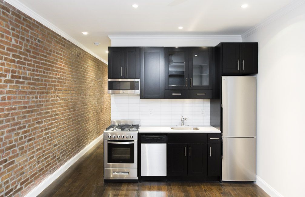 Primary Photo - 454 W 58th St