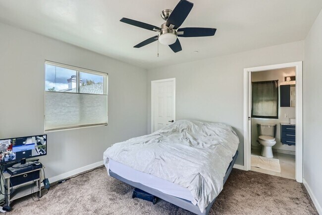 Building Photo - Morley Field, North Park - 1 Bed + Office,...