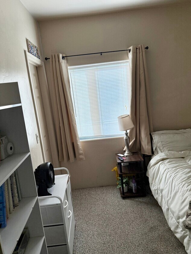 Bedroom - 905 E Adams St