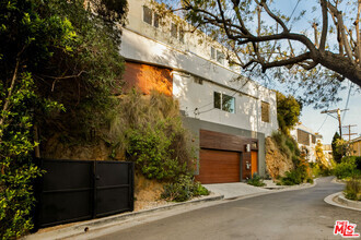 Building Photo - 8469 Franklin Ave