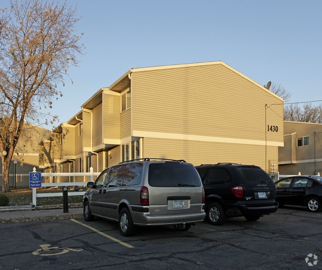 Primary Photo - Woodland Park Apartments