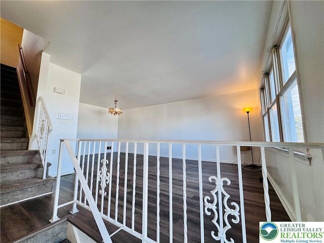 Foto del edificio - 235 Vista Dr