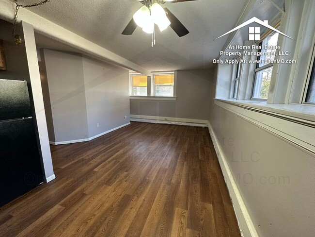 Building Photo - 808 Center St