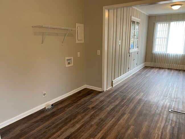 Building Photo - 2209 Milburnie * 3 brm 1.5 bath * Central ...
