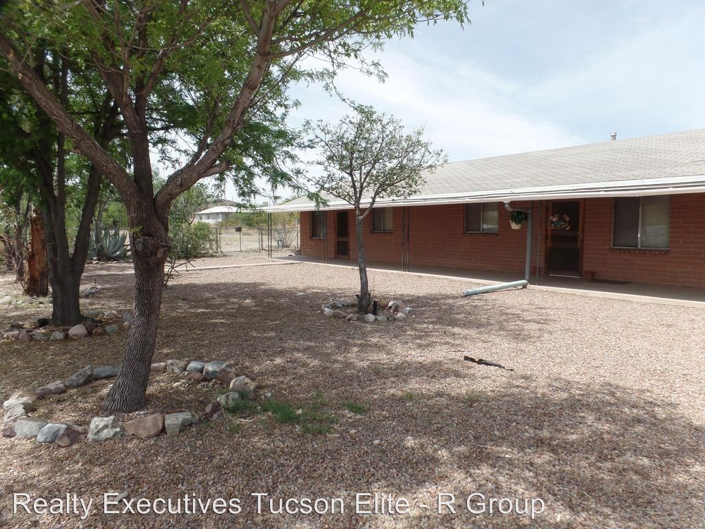 Primary Photo - 1116 E Fremont St