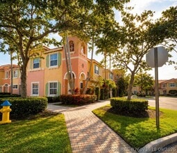 Building Photo - 906 SW 143rd Ave