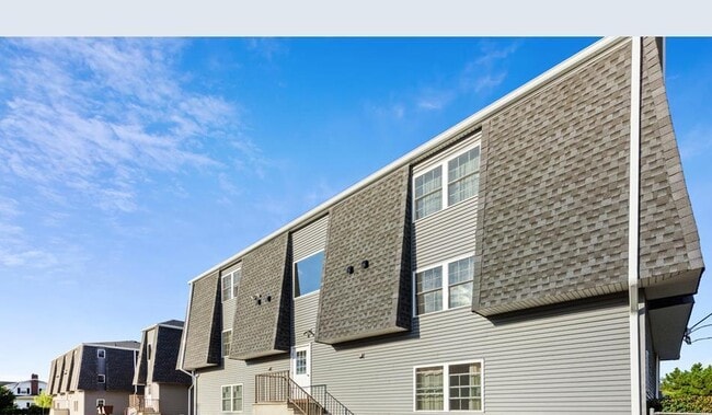 Building Photo - 98 BEACHWAY AVE