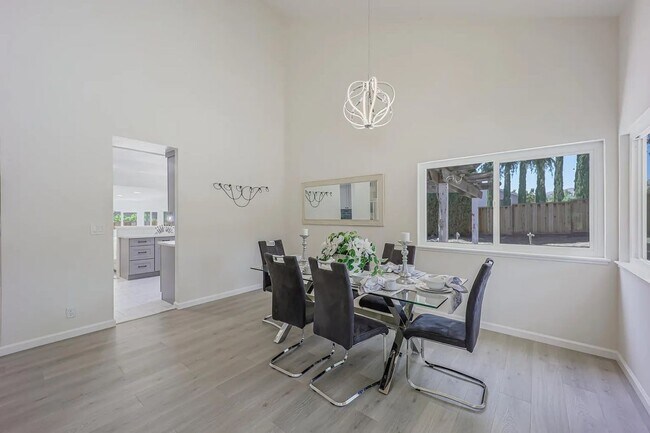 Foto del edificio - 3491 Clover Oak Dr