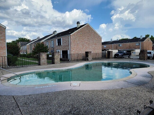 Building Photo - 4216 Belle Park Dr