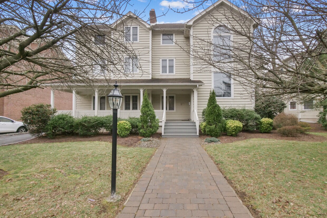 Primary Photo - 232 Claremont Ave